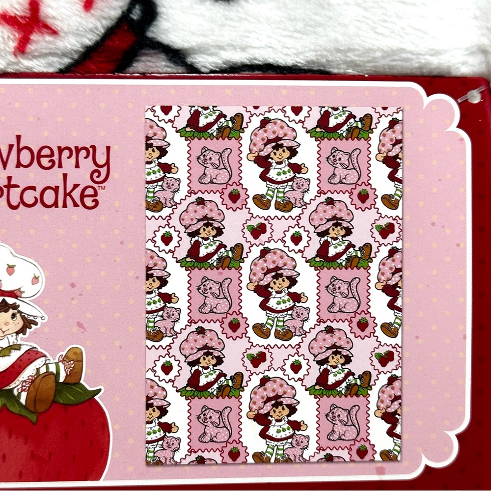 Strawberry Shortcake Viral Plush Throw Blanket. Kids/Women - Picture 4 of 6